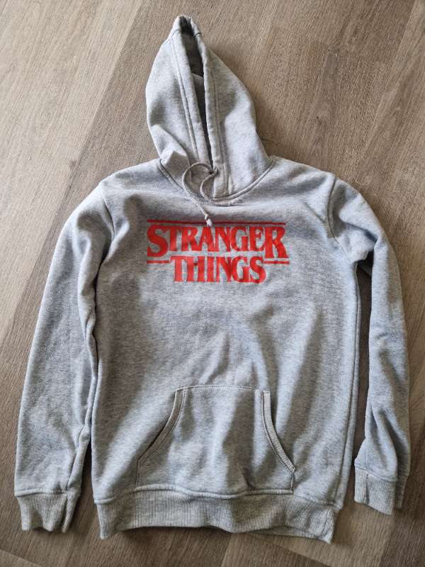 Grá hettupeysa Stranger Things