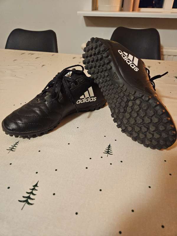 Adidas fótboltaskór