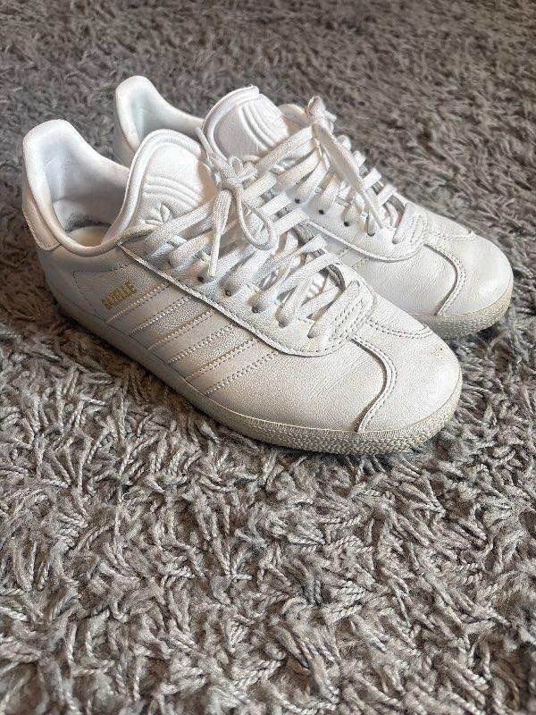 Adidas Gazelle hvítir strigaskór