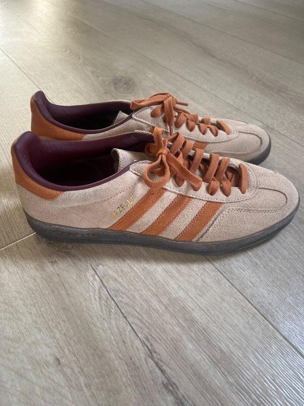 Adidas Gazelle nánast ónotaðir