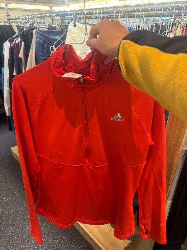 Adidas appelsínugul æfingapeysa