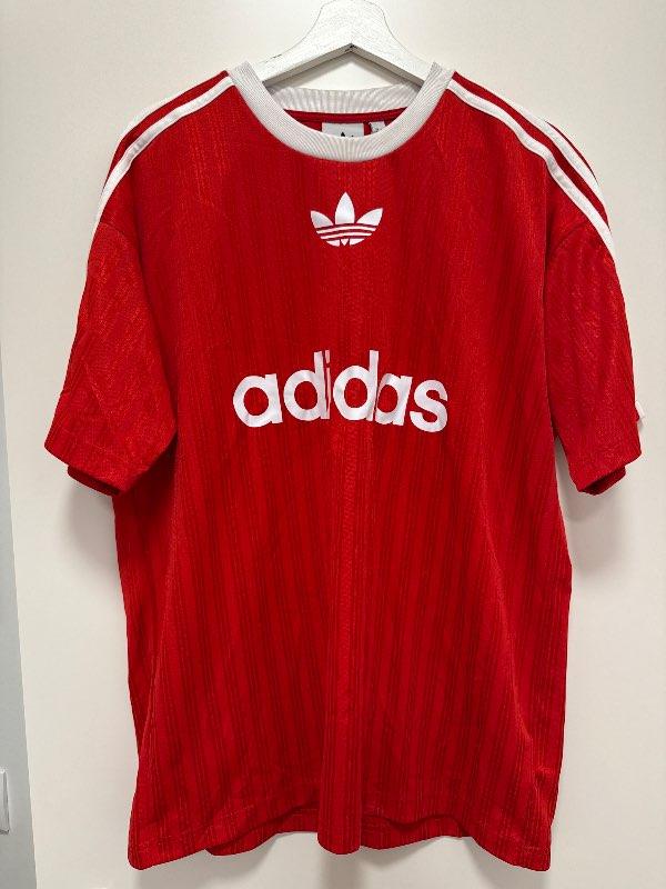 Adidas bolur rauður