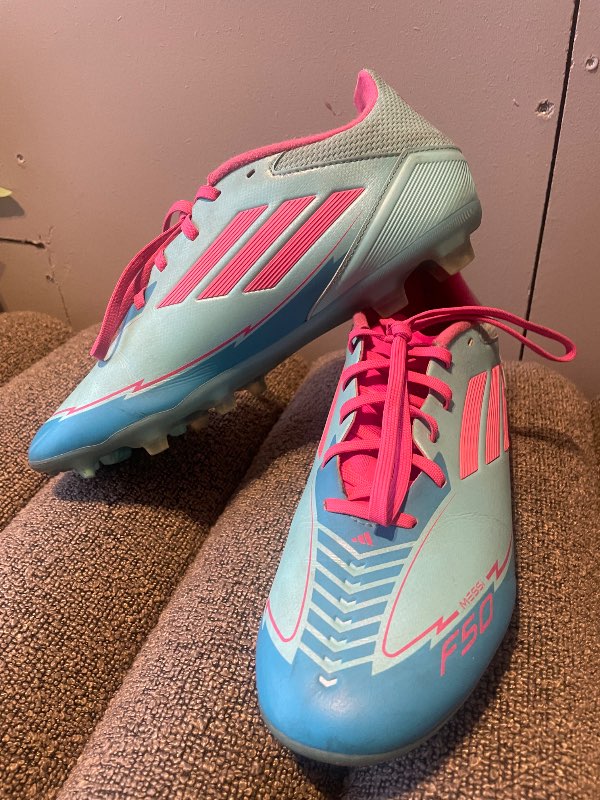 Adidas fótboltaskór