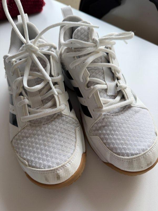 Adidas innanhússkór