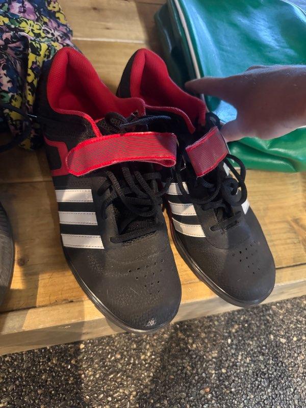 Adidas lyftingaskór