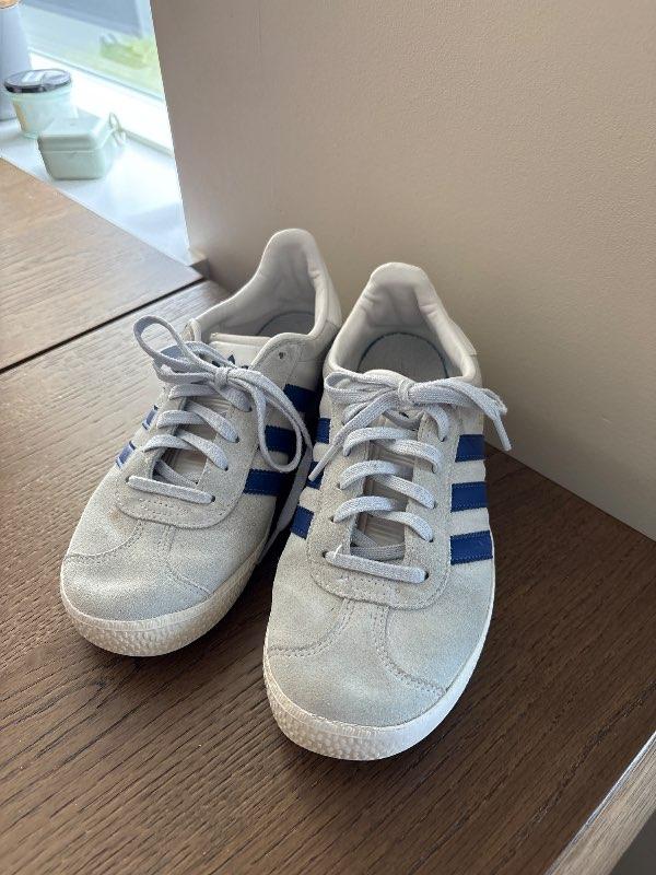 Adidas skór