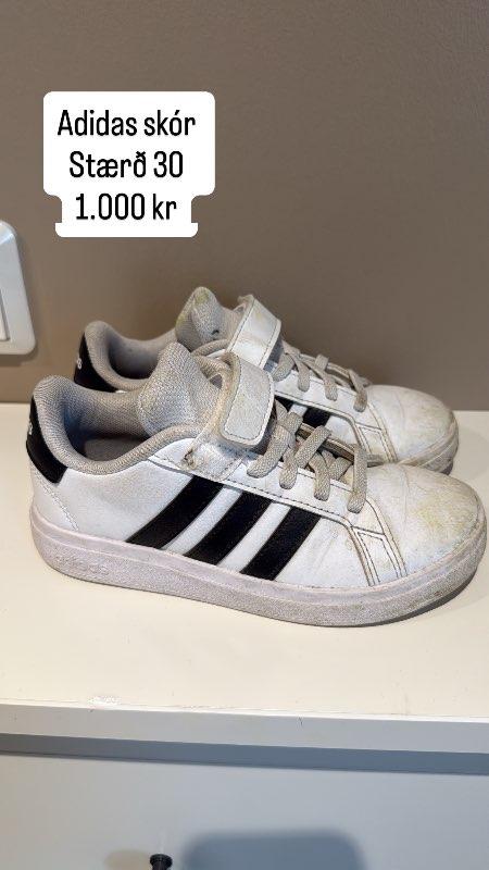 Adidas skór stærð 30