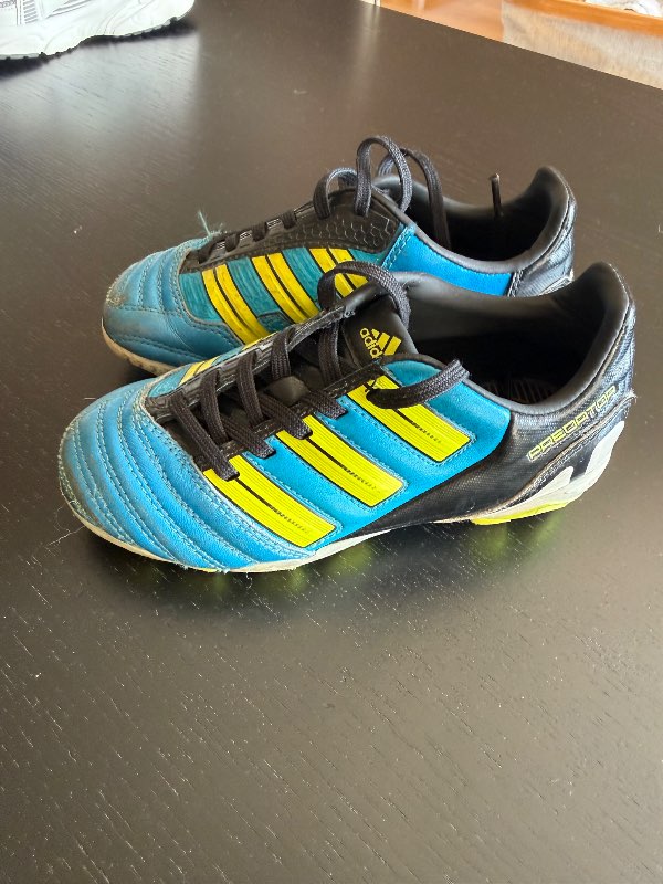 Adidas takkaskór