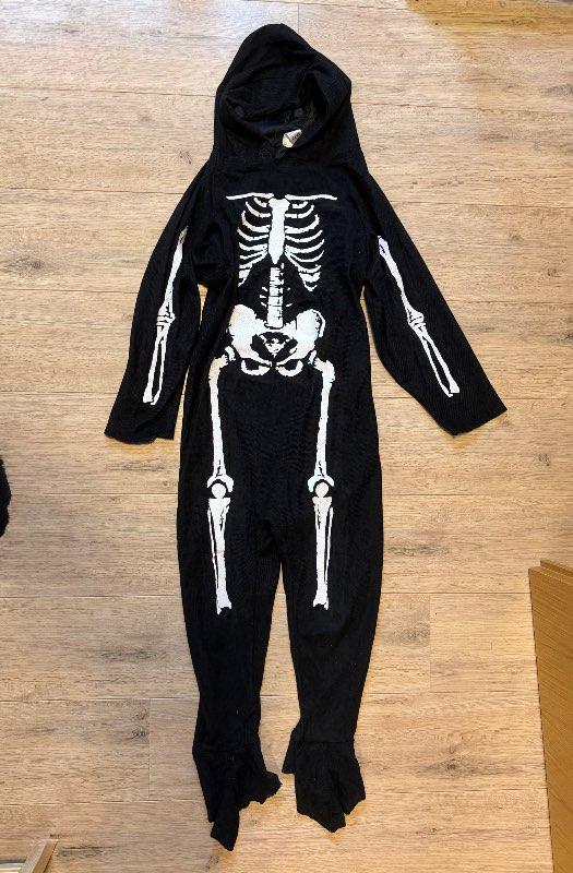Beinagrind búningur