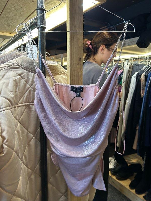 Bershka bleikur bolur