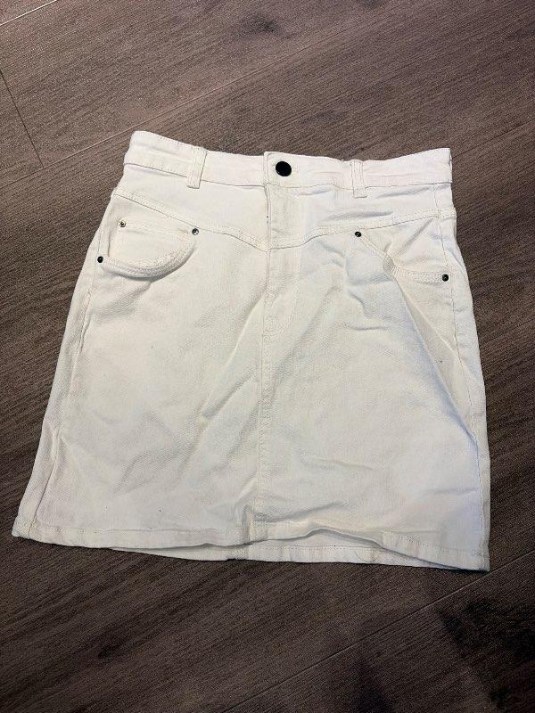 Bershka hvítt gallapils