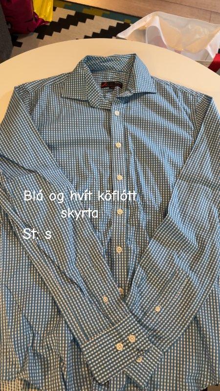 Blá og hvít köflótt skyrta