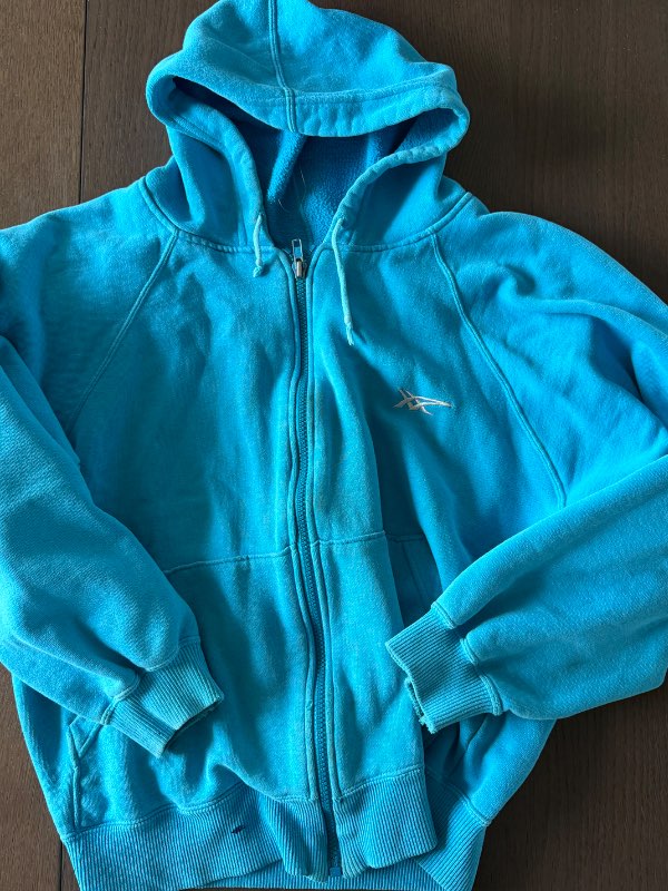 Blá zip up