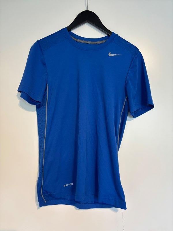 Blár Nike íþrótta bolur