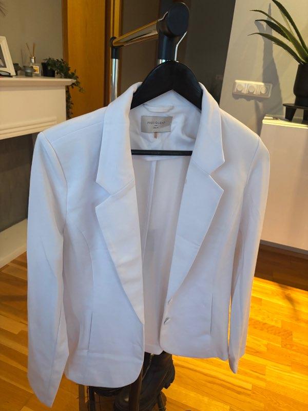 Blazer frequent hvítur1xnotaður