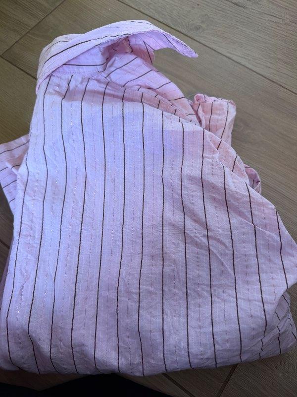 Bleik skyrta