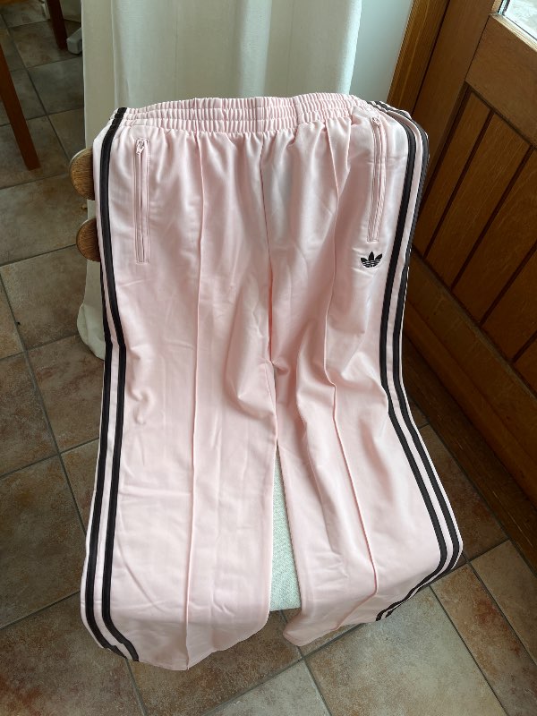 Bleikar adidas buxur onotað