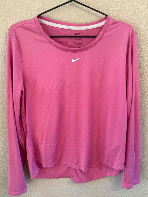 Bleikur Nike bolur
