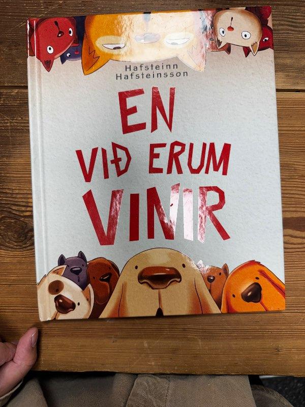 Bók hundar og kisur vinir