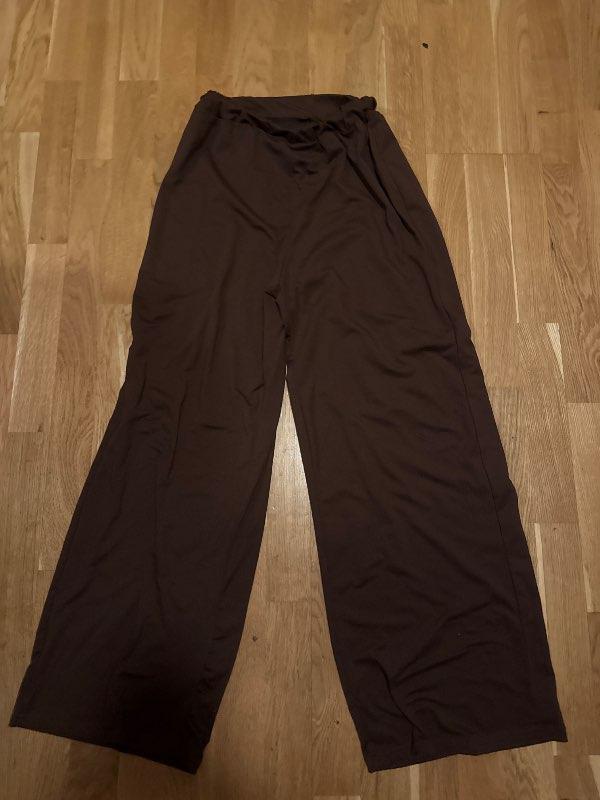 Brúnar buxur
