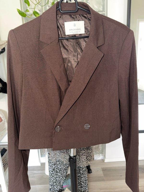 Brúnn blazer stuttur stradivarius