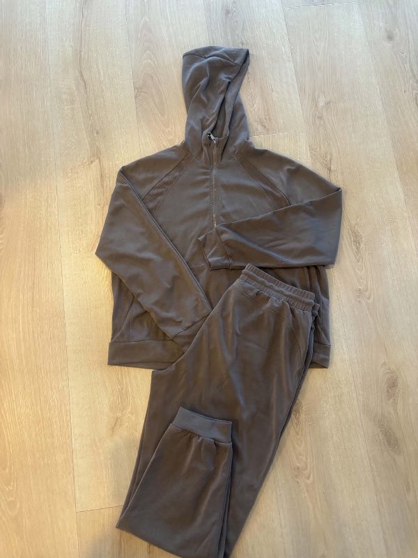 Brúnn jogging galli
