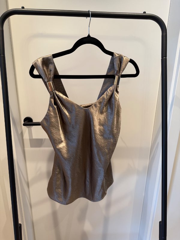 Brúnn satin toppur