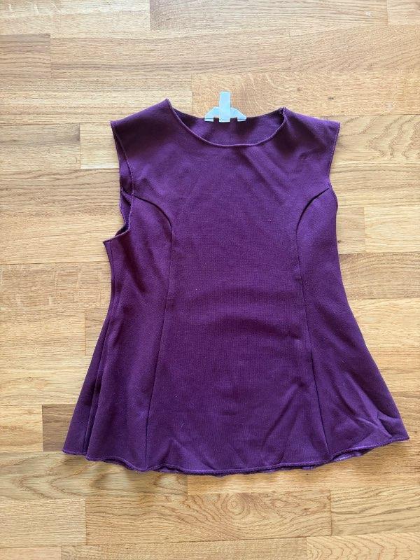 Burgundy tshirt