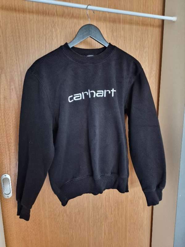 Carharrt peysa svört