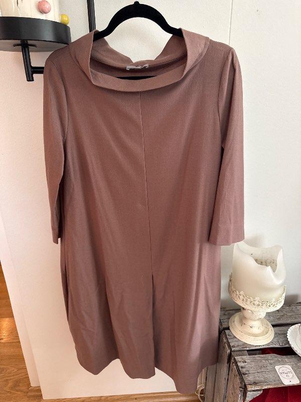 Cos beige kjóll