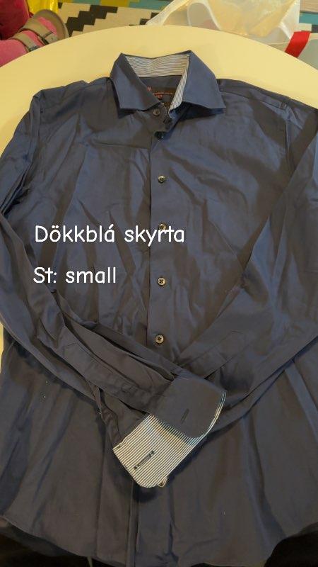 Dökkblá skyrta