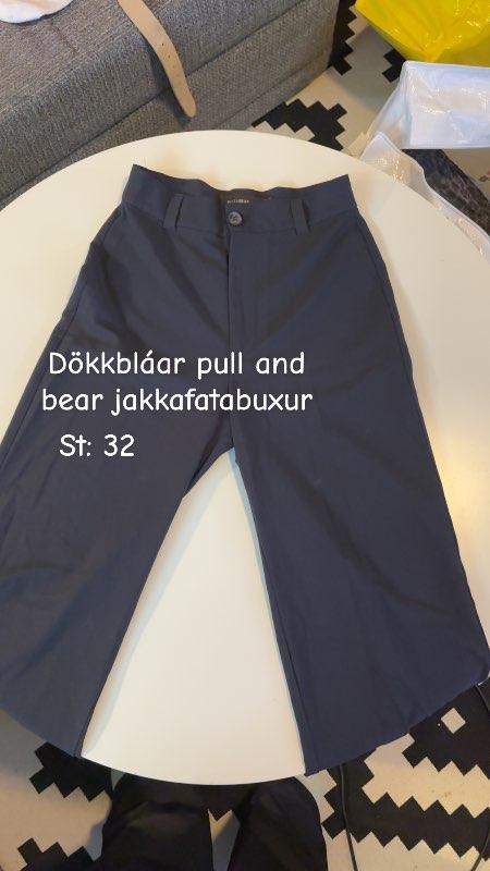 Dökkbláar pull and bear