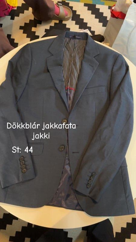 Dökkblár jakkafatjakki
