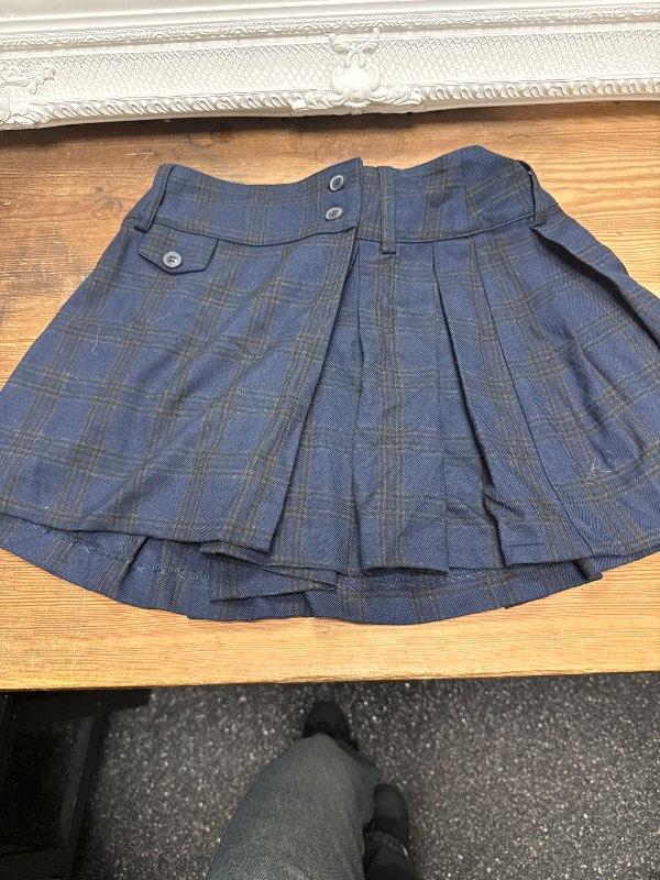 Dökkblátt köflótt pils pull&bear