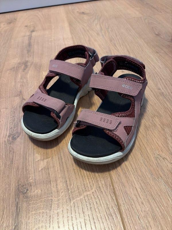 Ecco sandalar