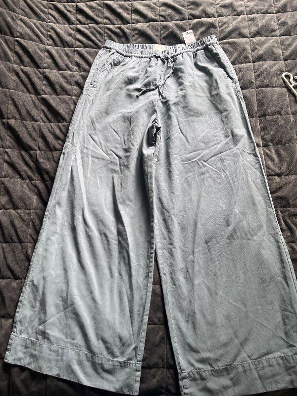 Five units blue pants