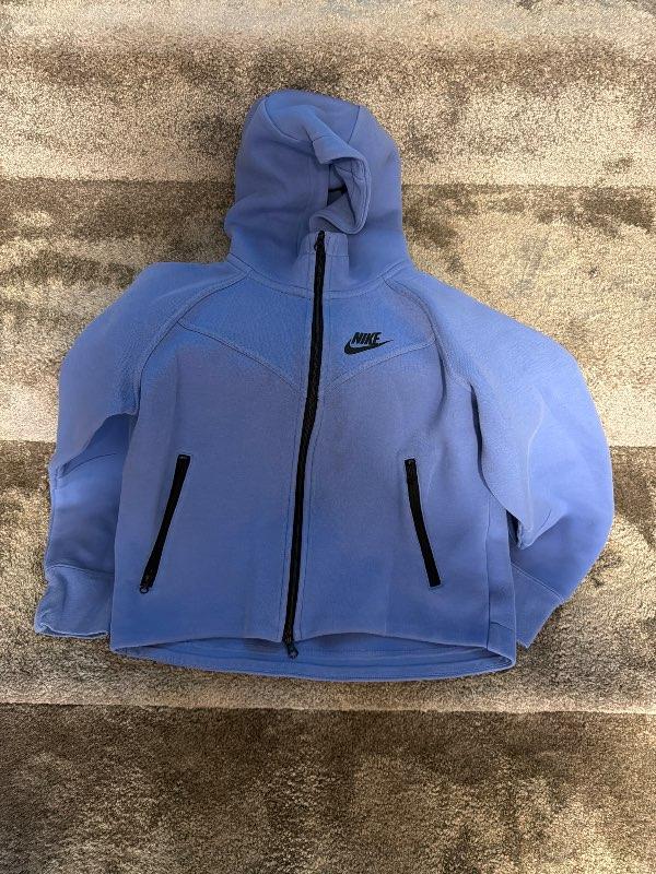 Fjólublá Nike peysa