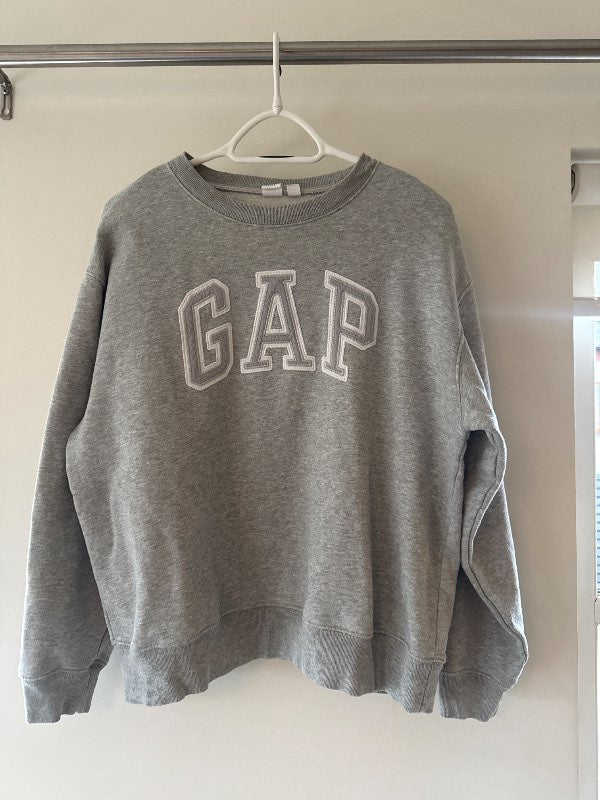 GAP peysa grá