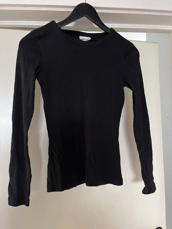 Gina Tricot svört þunn peysa