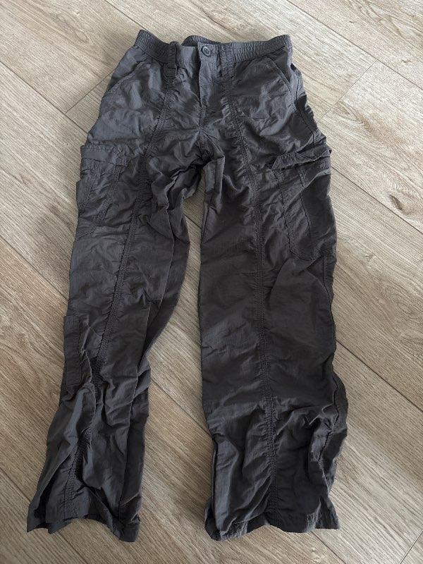 Gráar buxur H&M