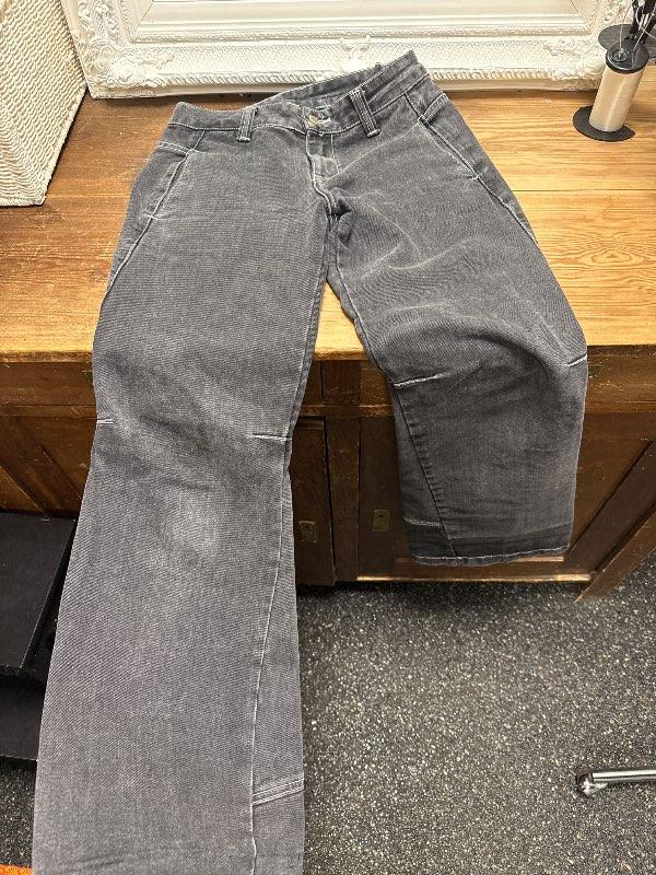 Gráar flare brandy Melville gallabuxur