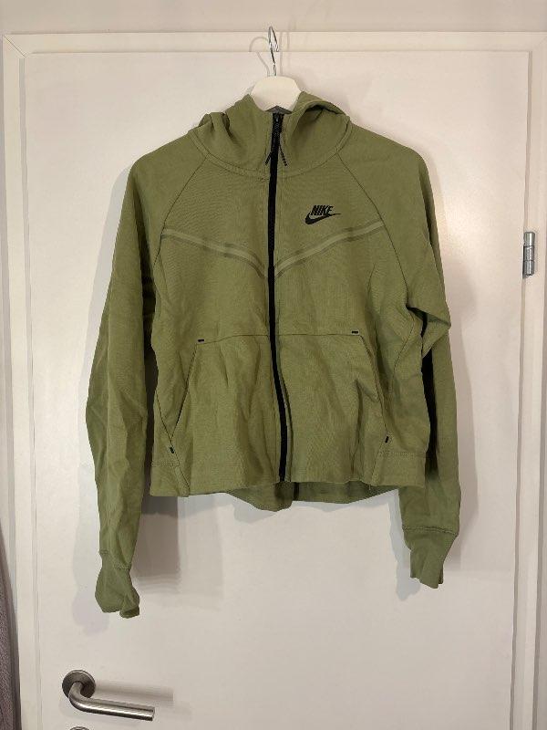 Græn nike hettupeysa