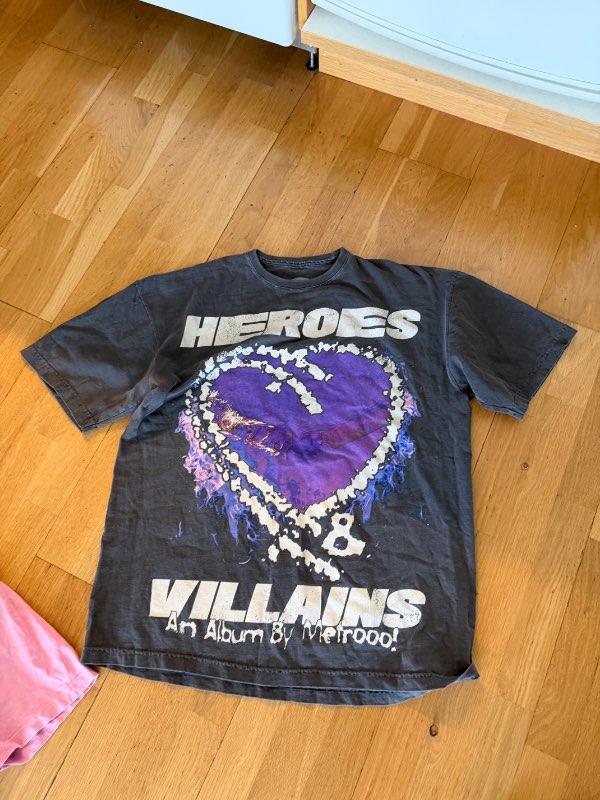 Graphic tee