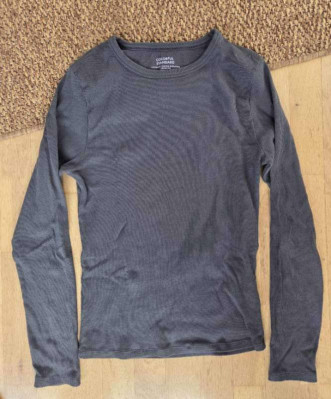 Grár Colorful Standard langerma bolur (95% bómull)