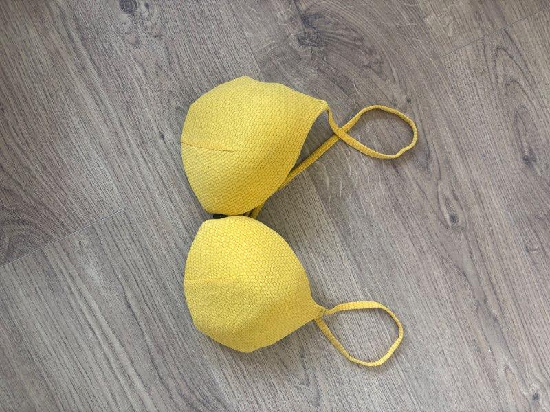 Gulur bikini toppur