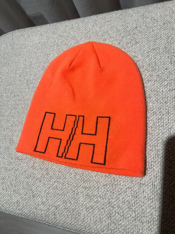*HH húfa