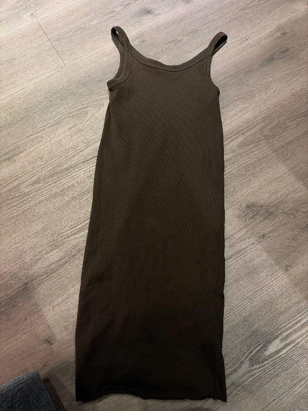 H&M brúnn hlýrakjóll