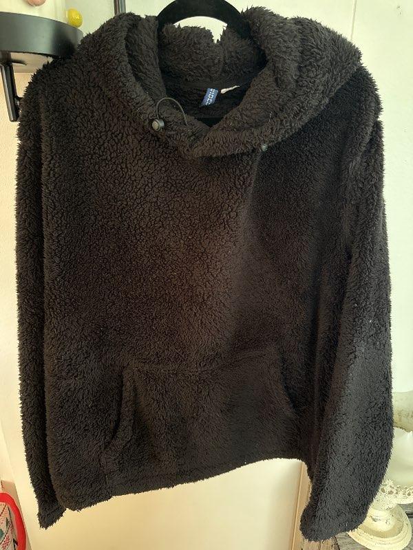 H&M fluffy peysa