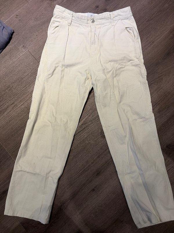 H&M relaxed hvítar herrabuxur
