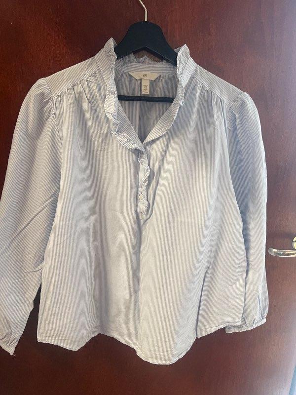 H&M röndótt skyrta